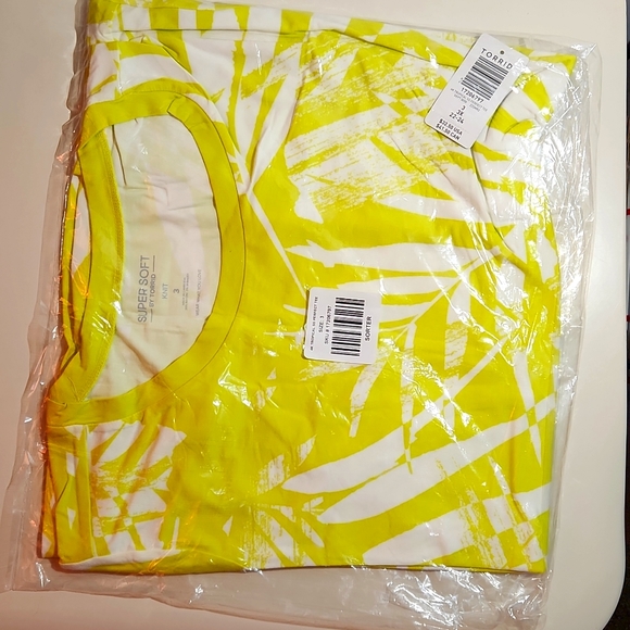 ❤️NWT VINTAGE TORRID TEE - SUPER SOFT YELLOW / GREEN TROPICAL PALM TREE SIZE 3X - Picture 3 of 9